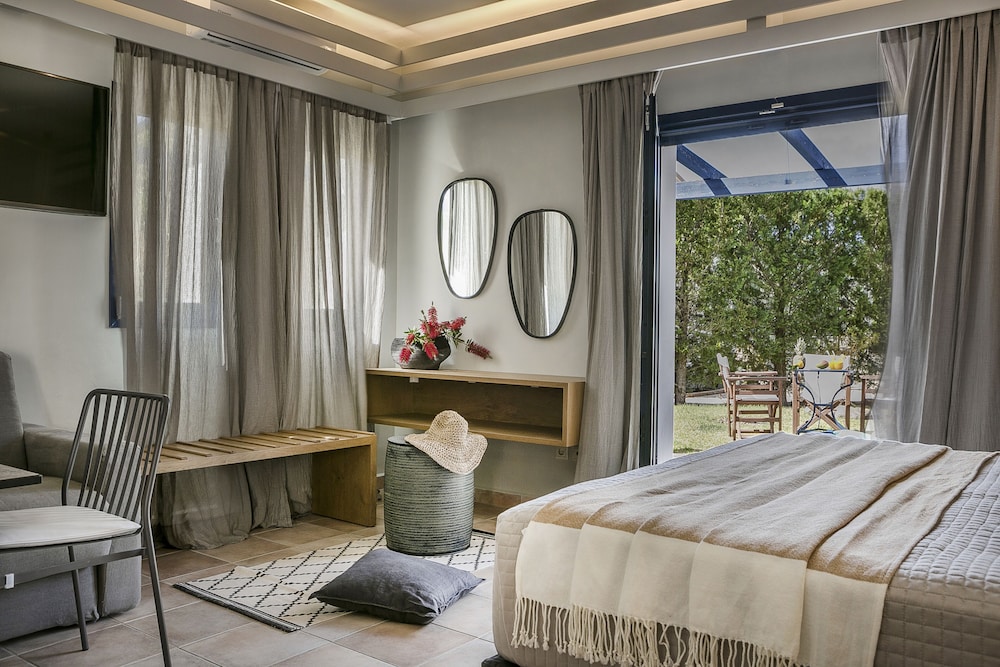 Avithos Resort 51/92