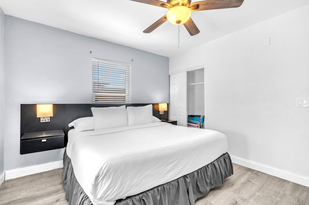 ESCAPE, BEACH, APARTMENT, CORNER