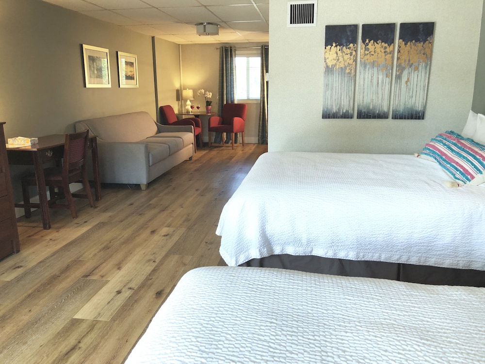 Hyannis Inn 22/50