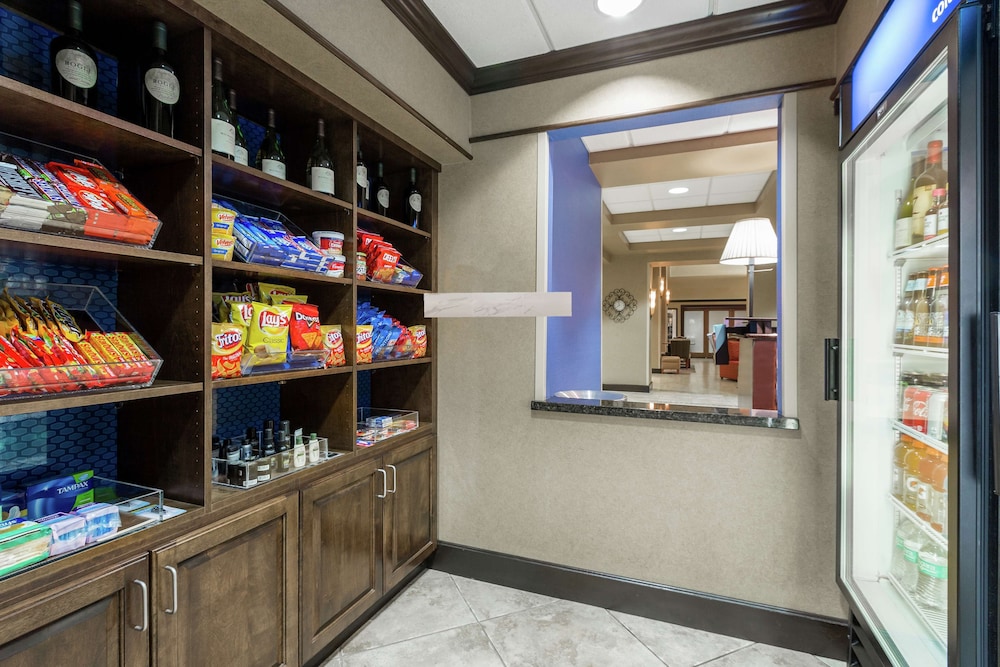 Hampton Inn Suites Yuba City 33/44