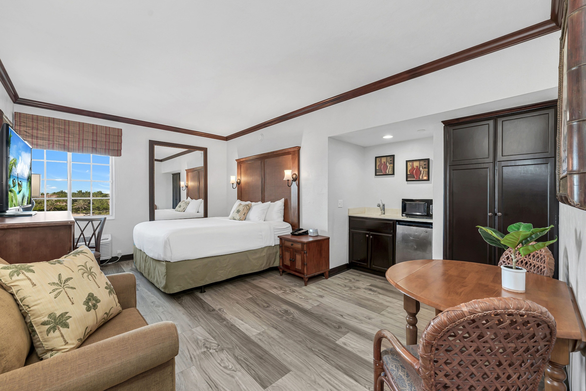 JUNIOR SUITE, KING BED