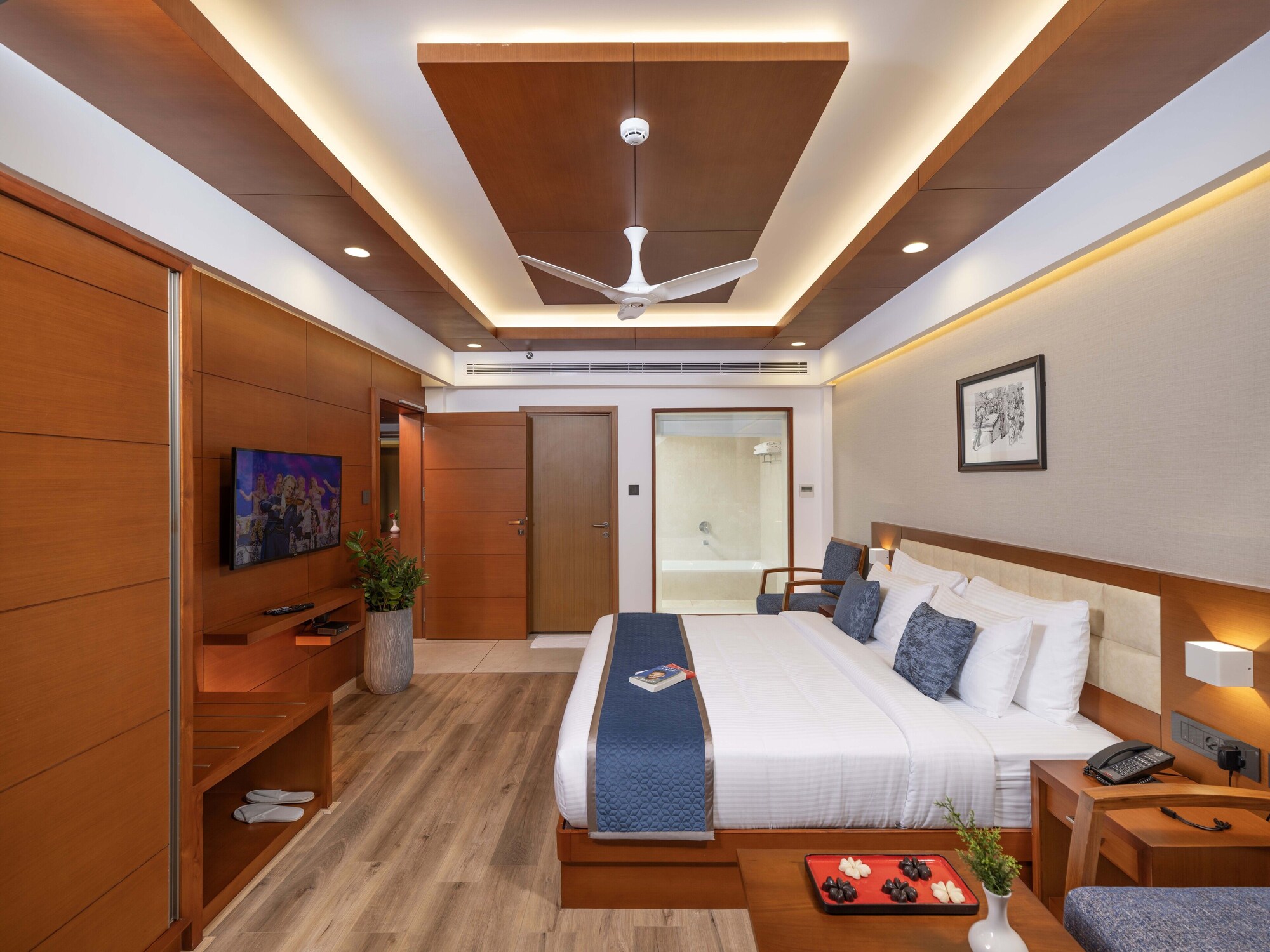 LUXURY, SUITE, VALLEY VIEW