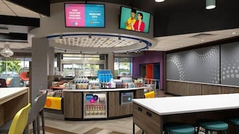 Tru By Hilton Norfolk Airport Va 24/27