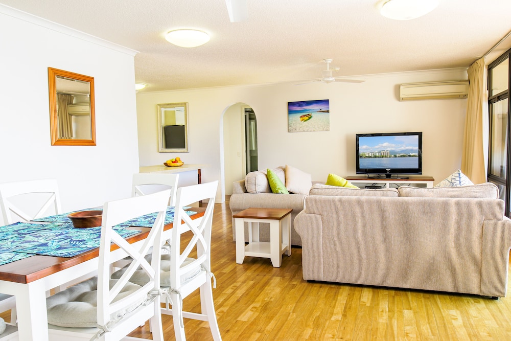 Cairns Aquarius 54/72