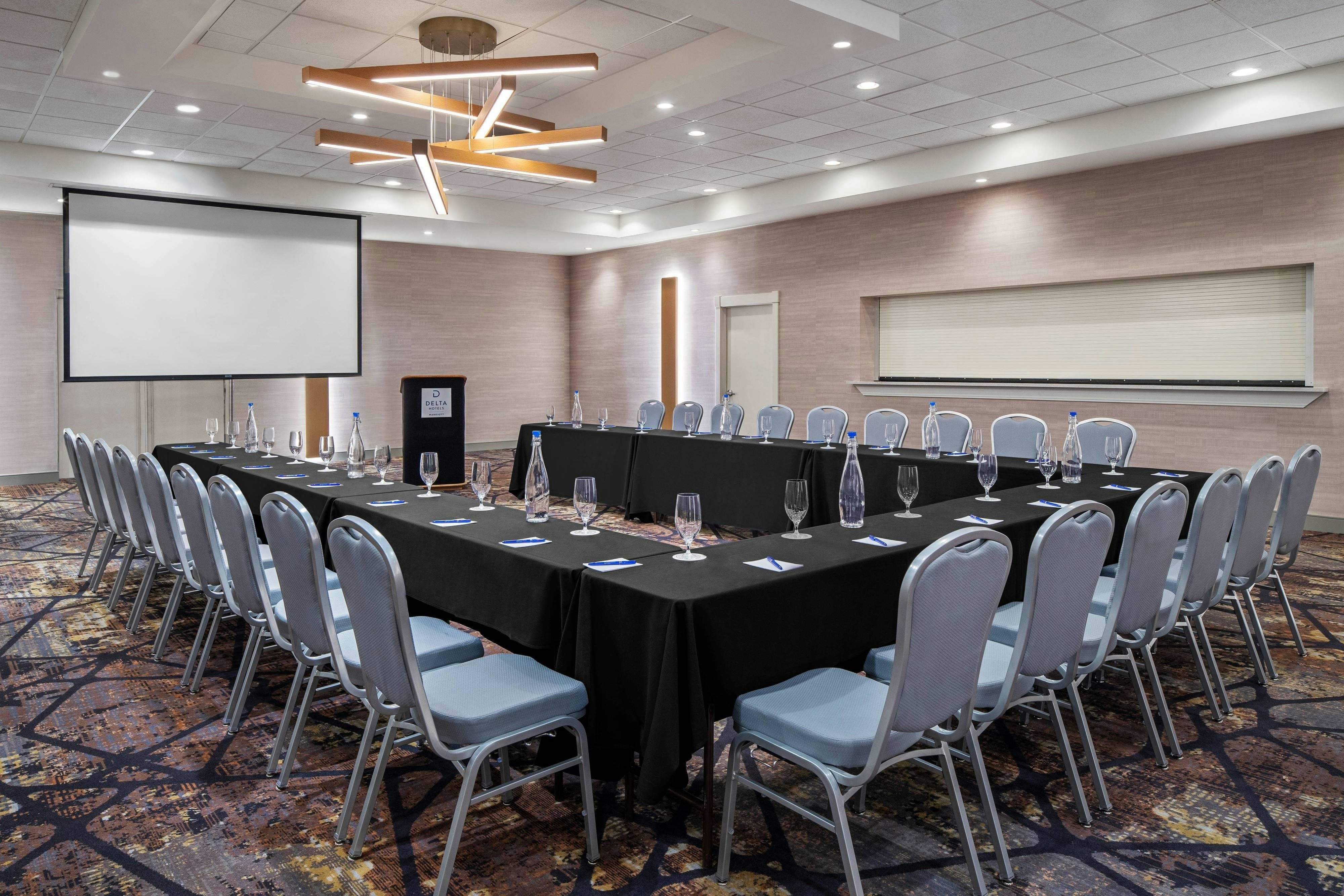 Delta Hotels By Marriott Green Bay 18/26