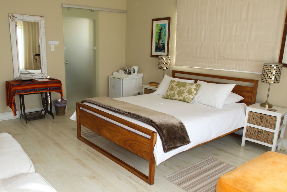Dolphin Inn Guest House 17/74