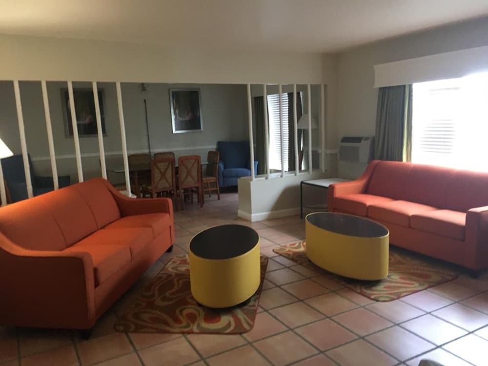 Silver Seas Beach Resort 32/67