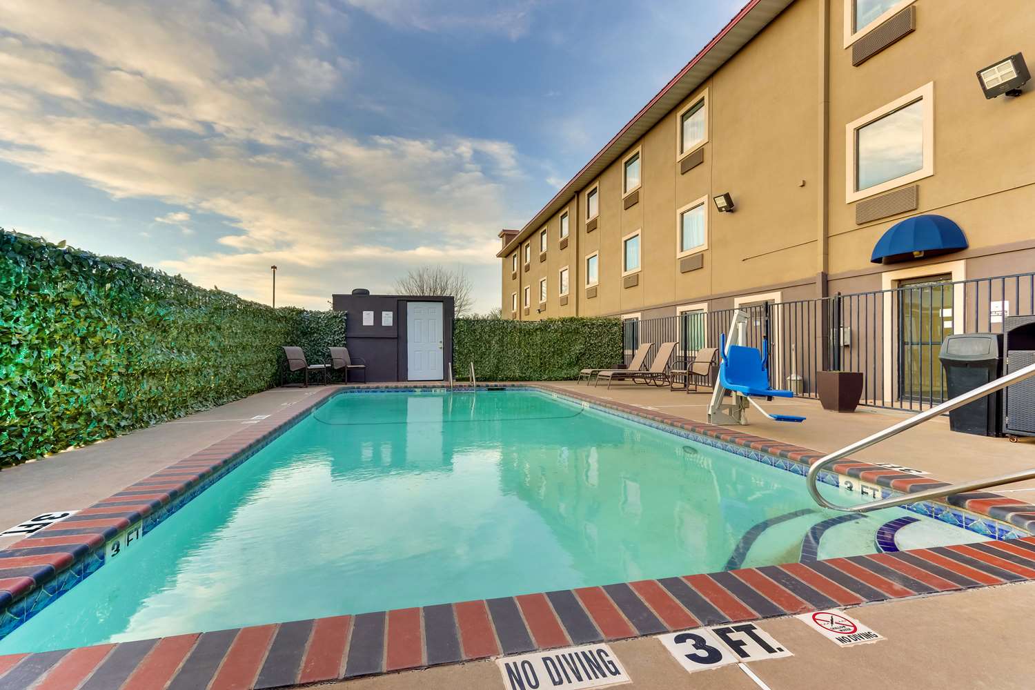 Best Western Plus University Inn and Suites 34/34