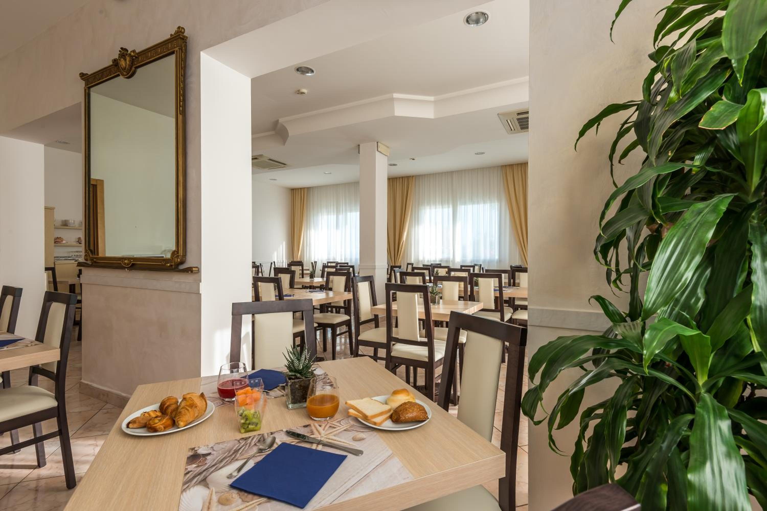 Hotel Corinna 32/50