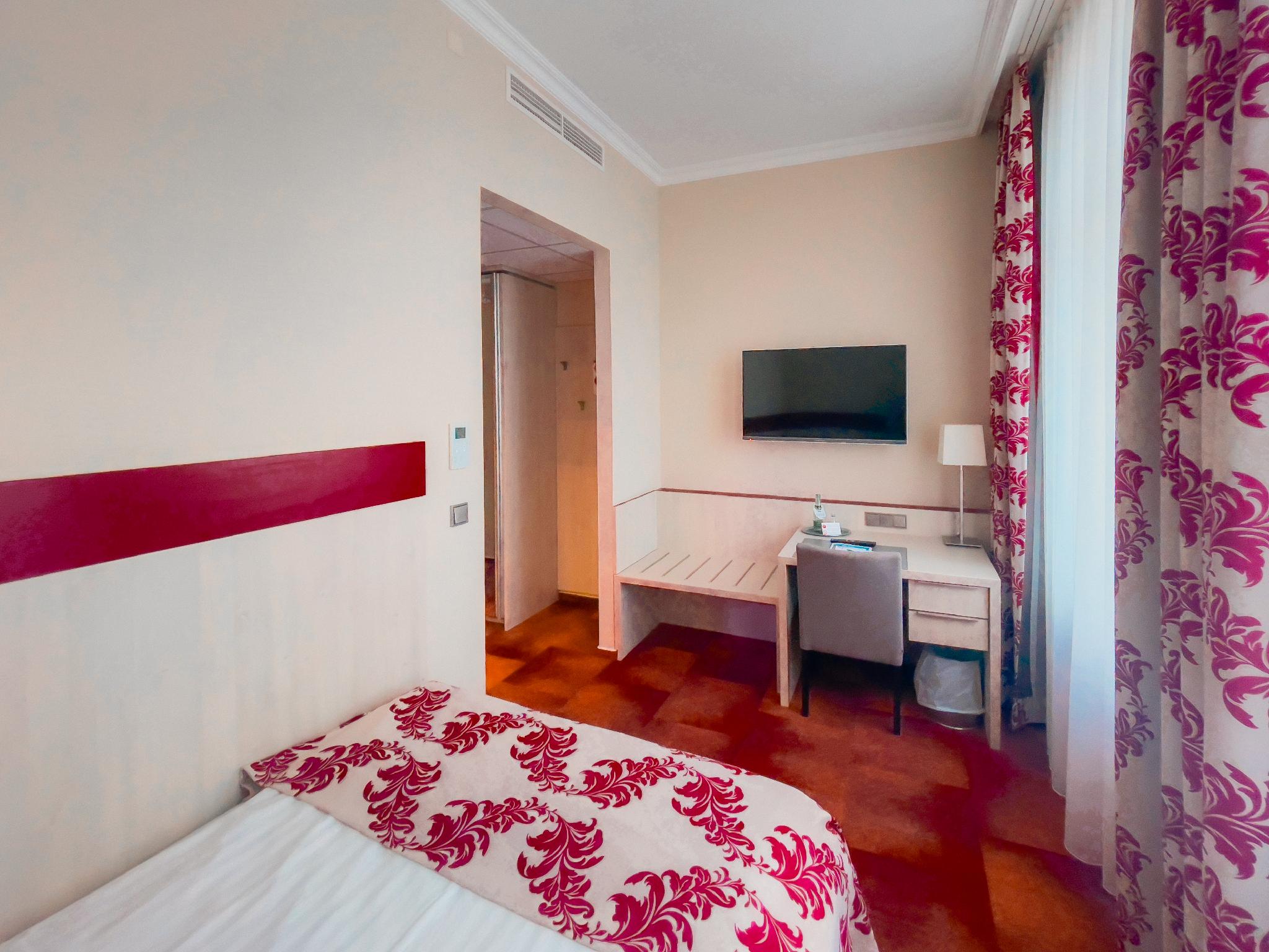 Semi Room, Superior, Semi Double Bed, with View, Bathtub