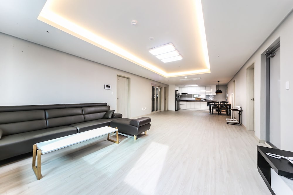 Seomyeon Brown-dot Hotel Gold Busan 30/50