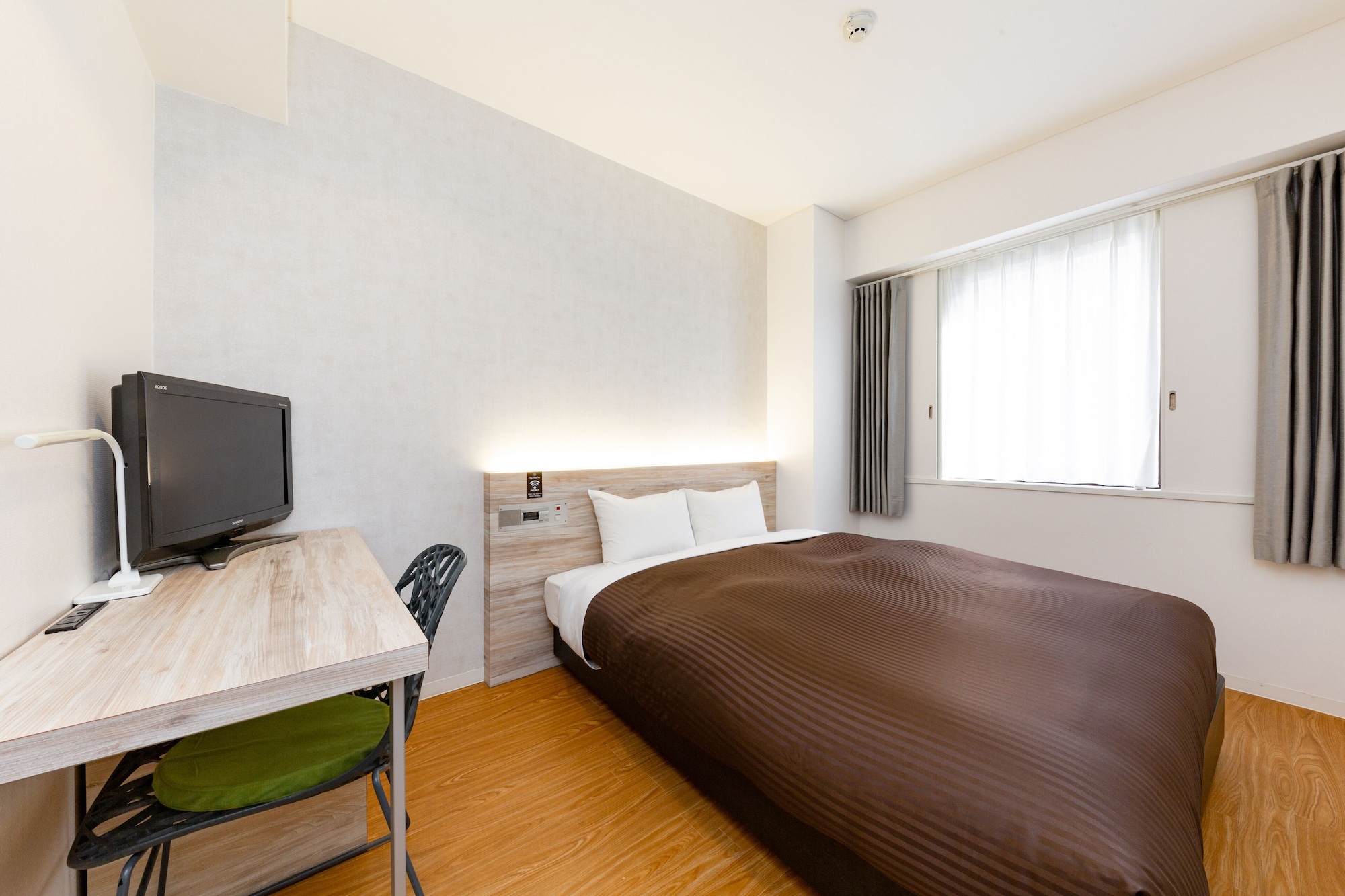 STANDARD, QUEEN BED
