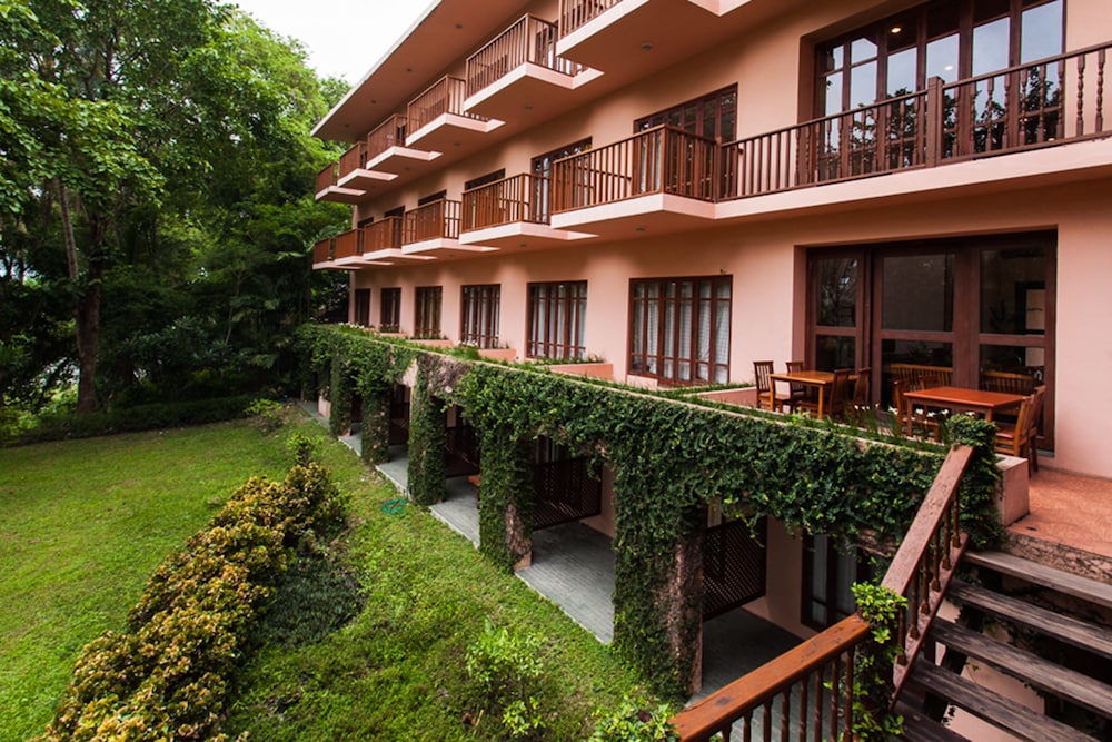 RIVERHOUSE RESORT 8/78