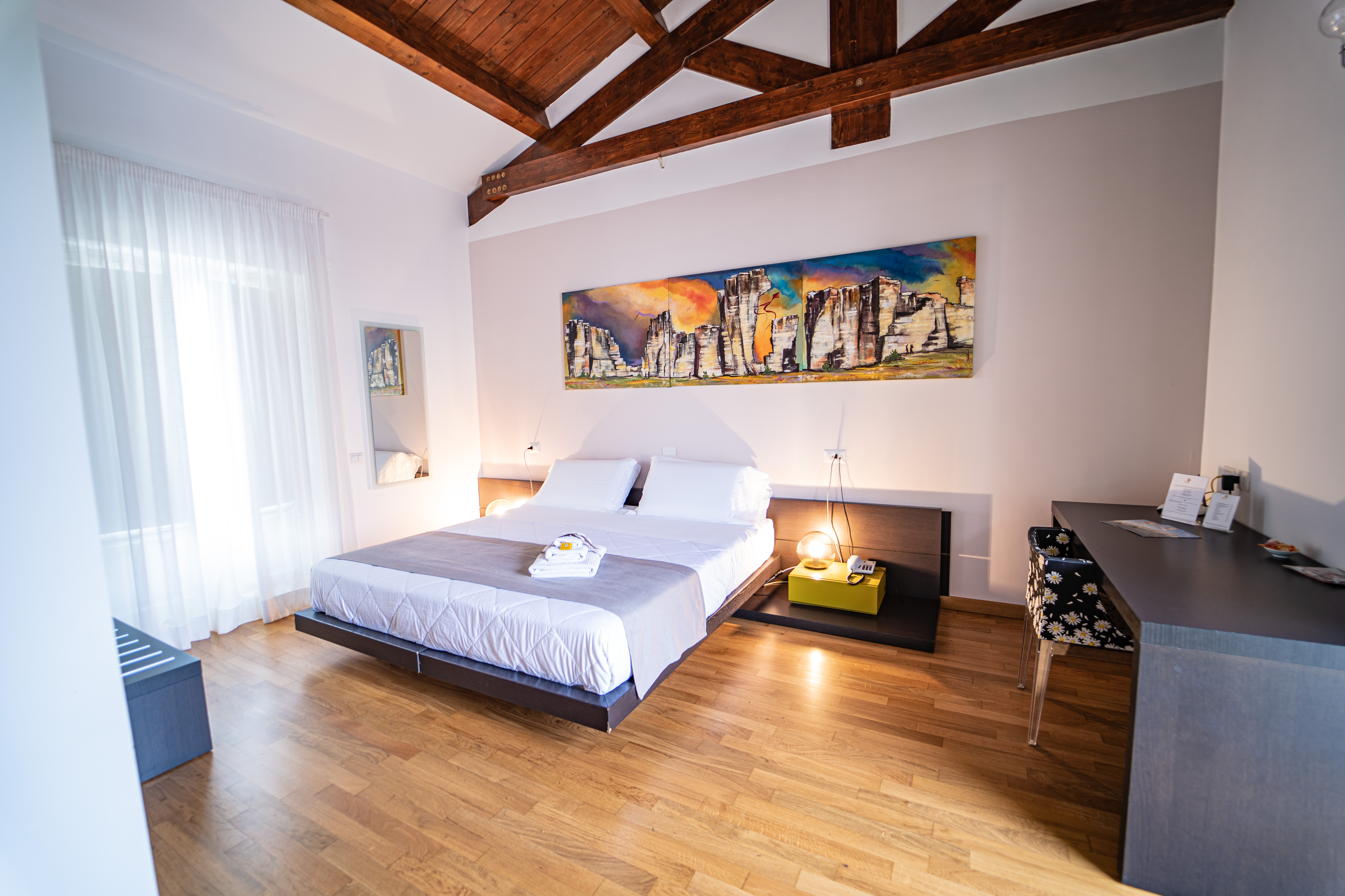 DELUXE, DOUBLE BED