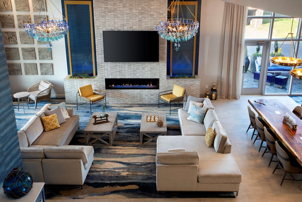 Fenwick Shores, Tapestry Collection by Hilton 38/57