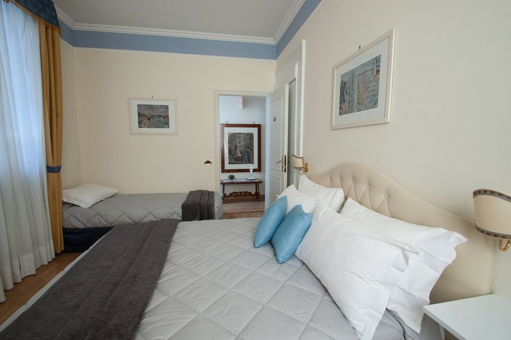 Hotel Villa Erica 3/30