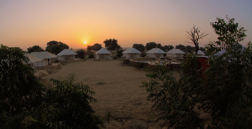 Damodra Desert Camp 13/22
