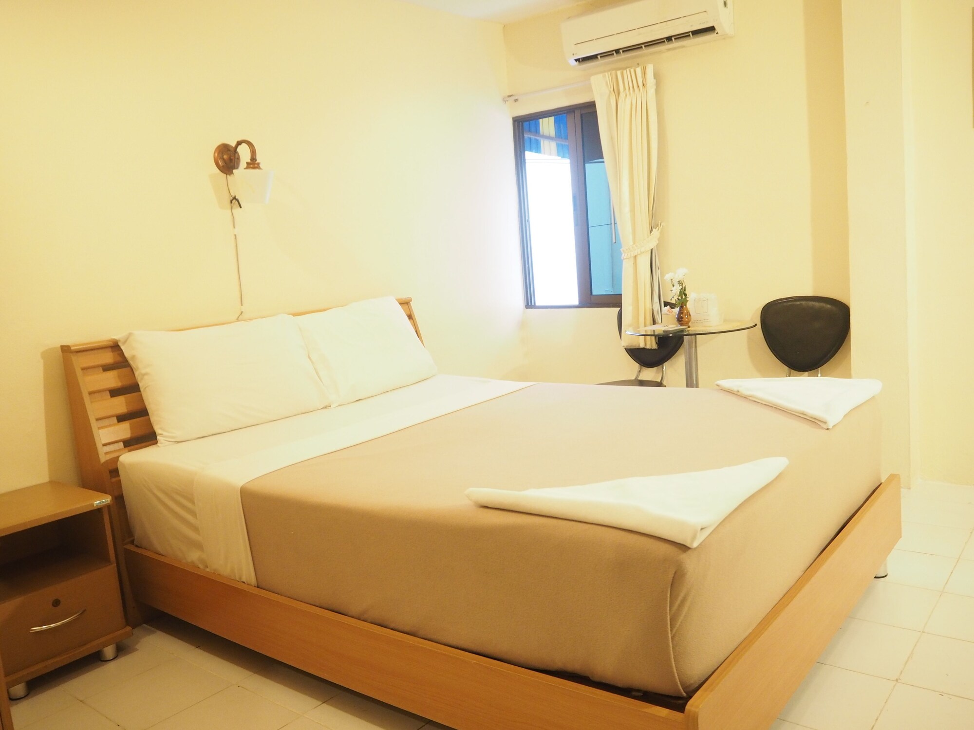 ROOM, NO BALCONY, SMALL