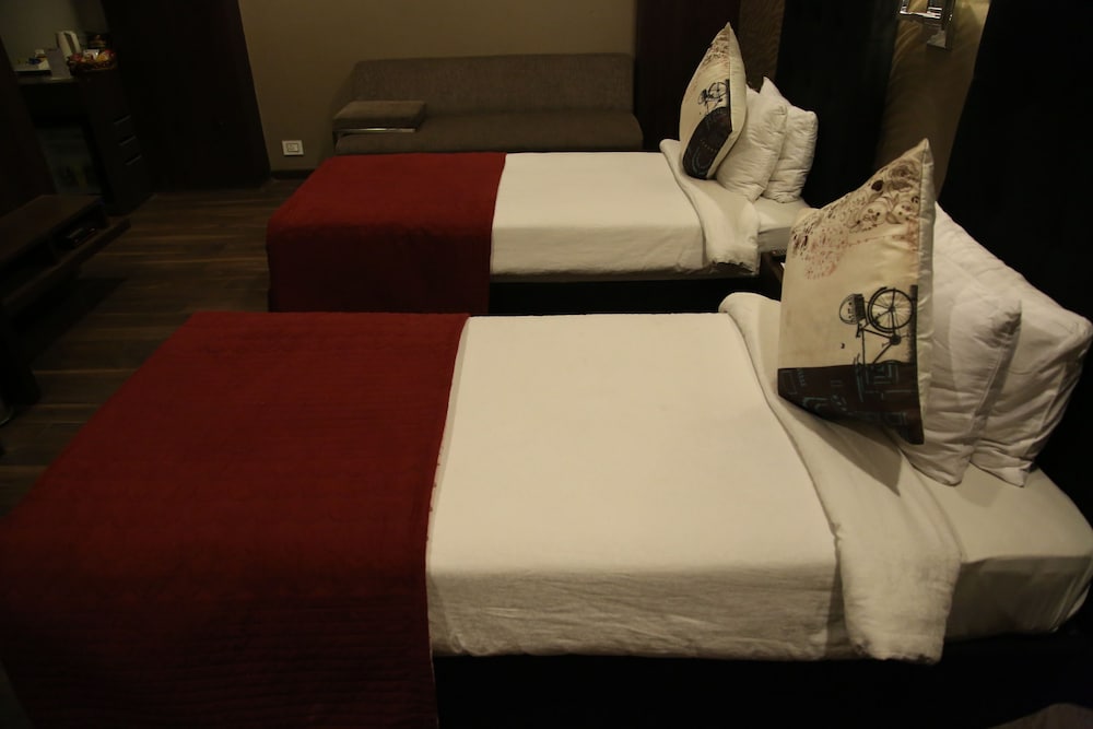 The Nanee Suites New Delhi 9/32