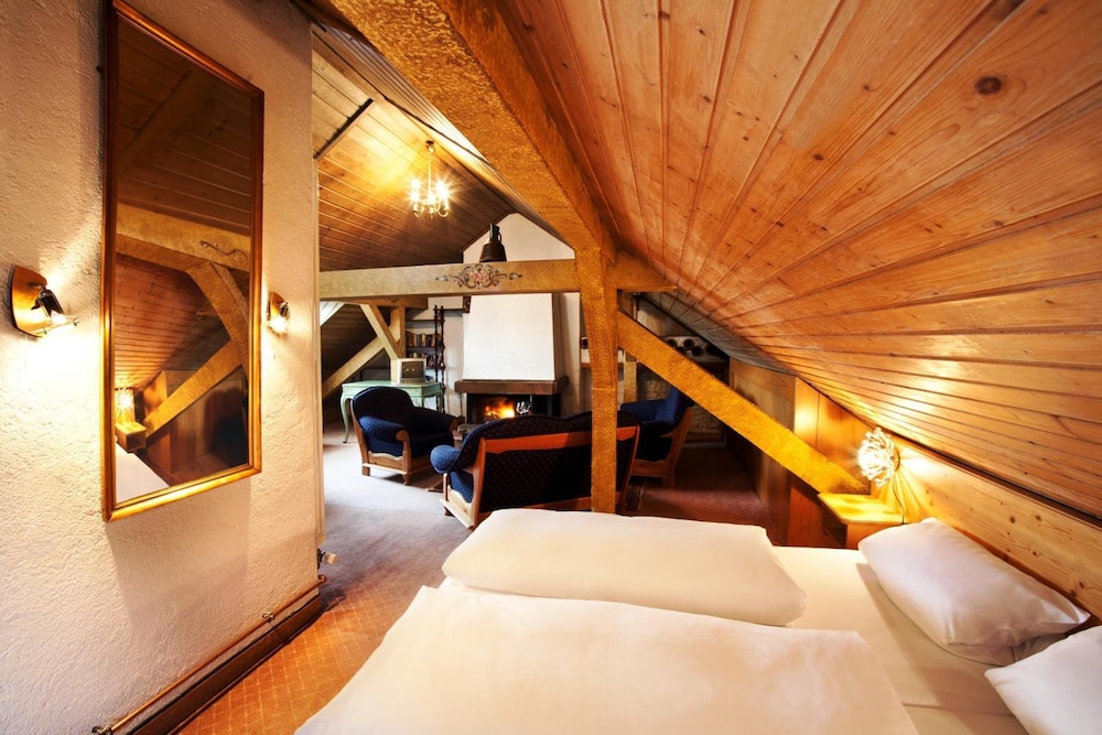 Hahn Hotel 16/35