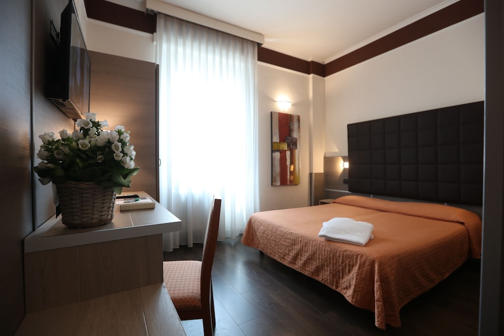 Hotel Italia 24/42