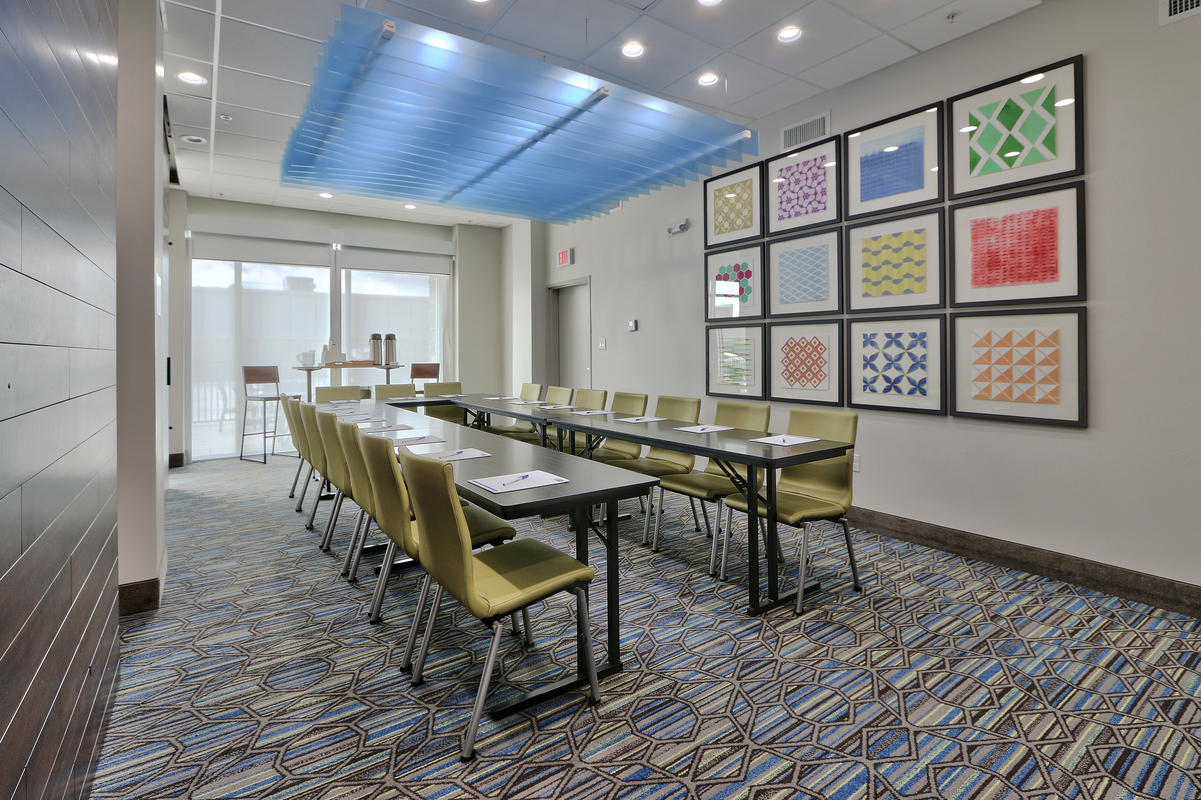 Holiday Inn Express & Suites Houston East - Beltway 8 51/53