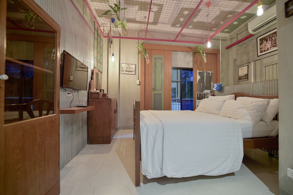 Deluxe, Queen Bed