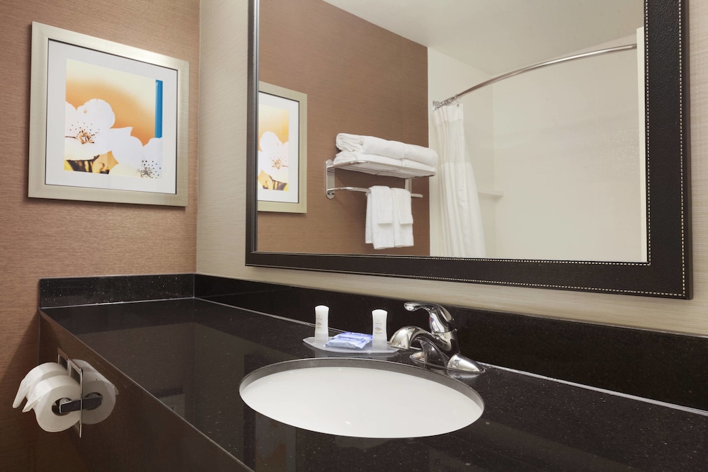 Fairfield Inn & Suites Longview 25/29