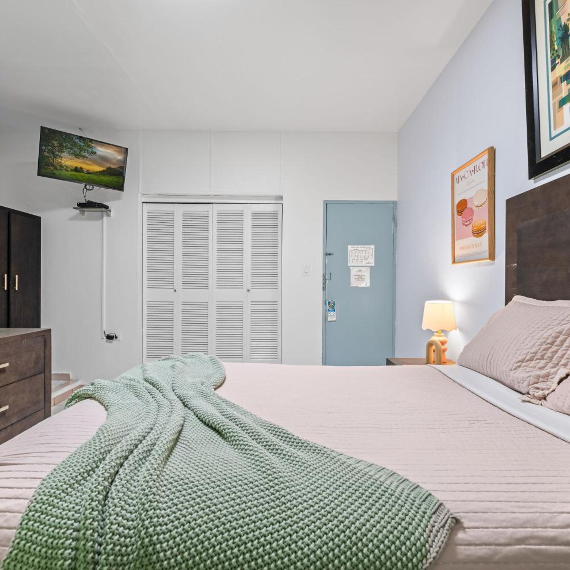 BORINQUEN BEACH INN 13/39