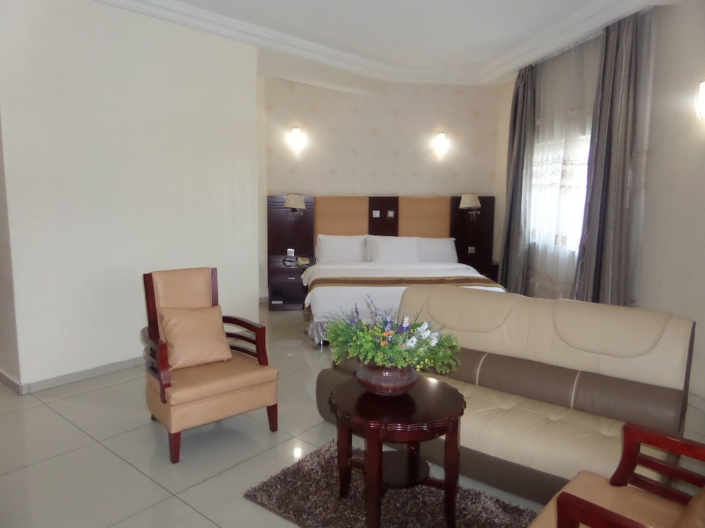 Barcelona Hotels Abuja 36/50