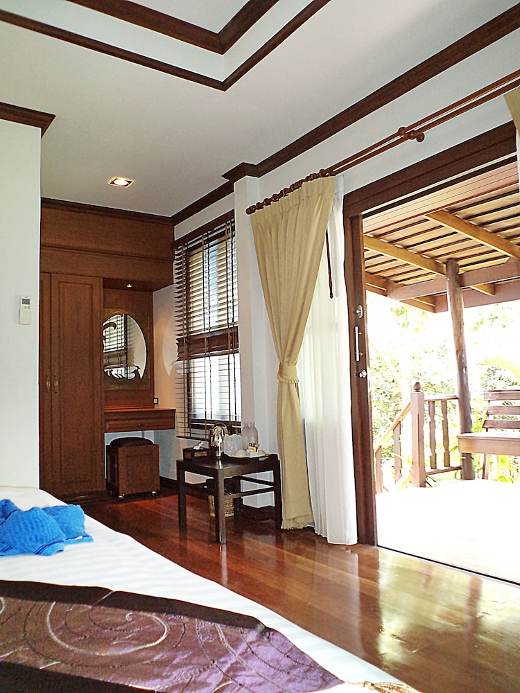 Blue Diamond Resort 37/73