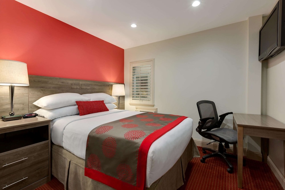 Ramada by Wyndham Oakland Downtown City Center 12/42
