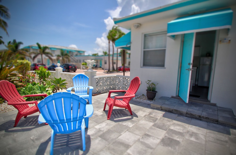 Hollywood Beachside Boutique Suites 27/46