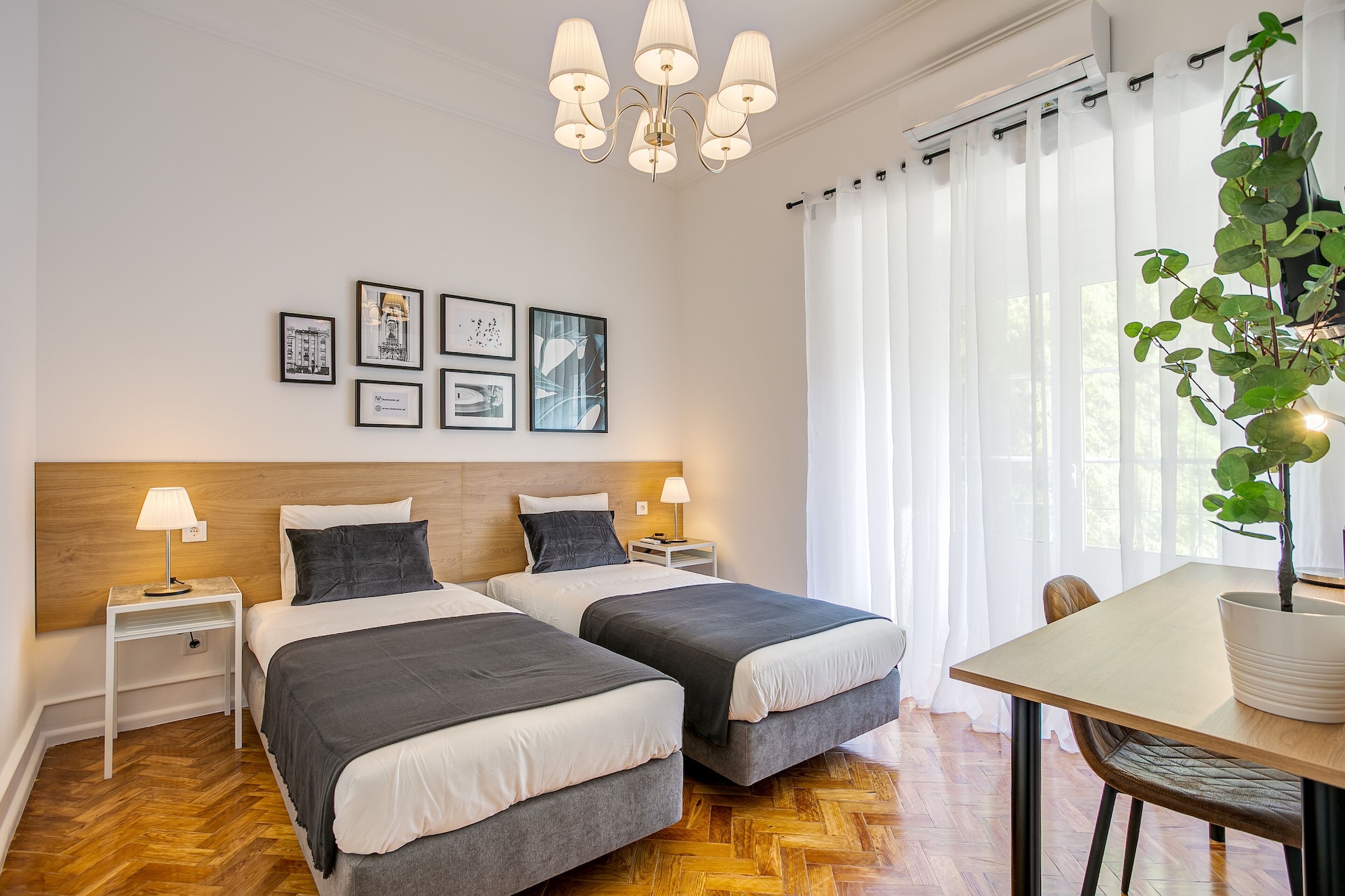 Deluxe, Suite, Twin Beds, Private Bathroom