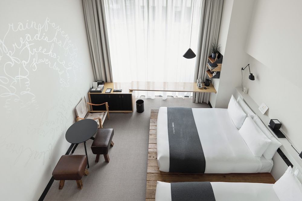 لوفت قياسي بسريرين مزدوجين، Trunk Hotel 5/7