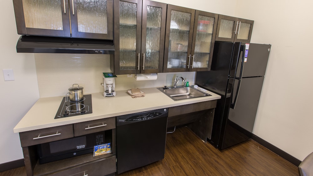CANDLEWOOD SUITES OVERLAND PARK 43/59