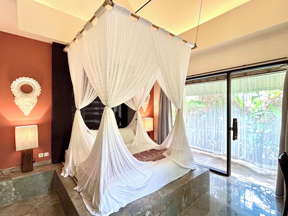 SIGNATURE, SUITE, KING BED, POOL VIEW, TERRACE