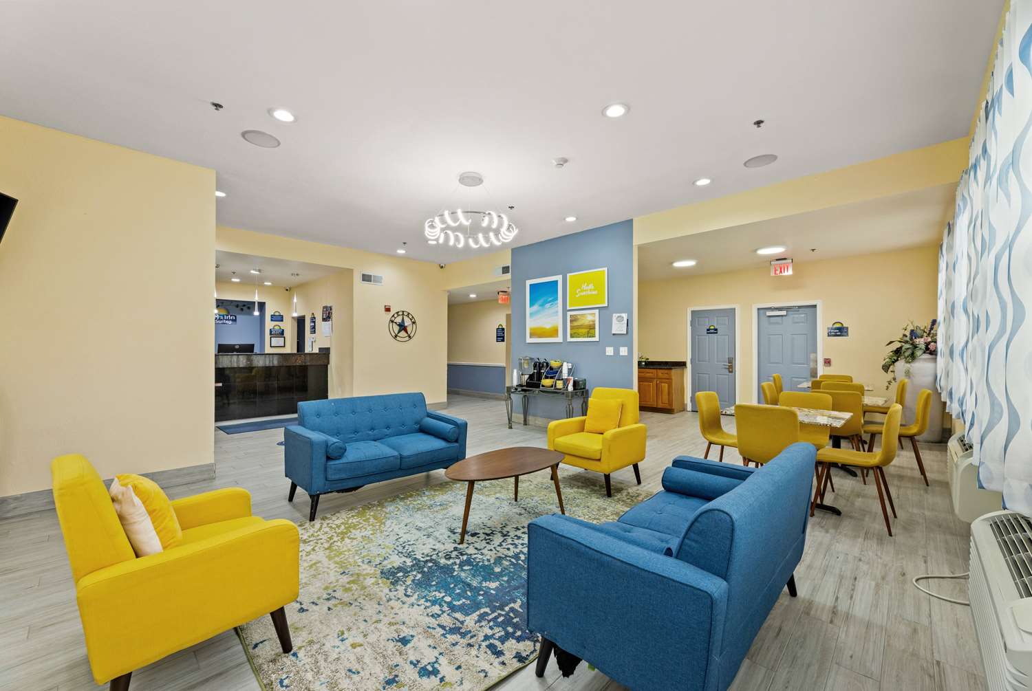 Days Inn and Suites by Wyndham Euless DFW Airport South 37/57