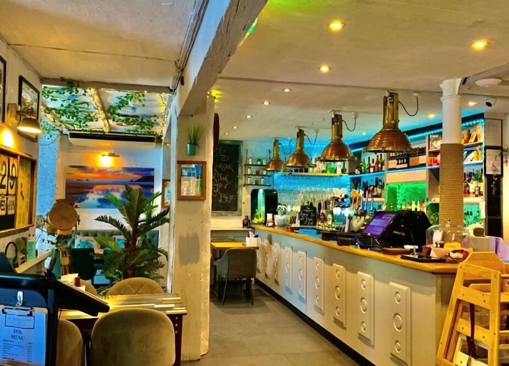 Molesworth Arms Hotel 11/50