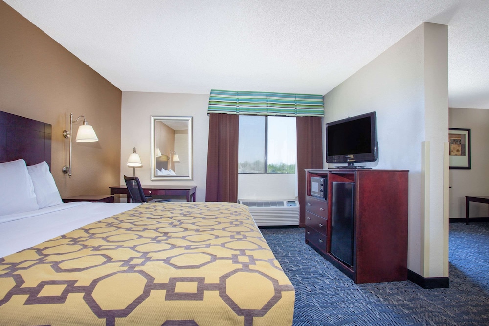 جناح بسرير كينج، Baymont By Wyndham Saraland 2/3