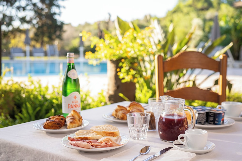 Hotel Resort Ristorante Masseria Le Pajare 35/50