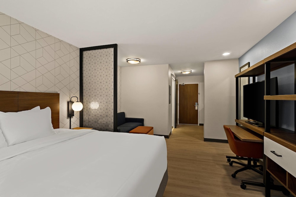 Everhome Suites Panama City Beach - 30A 19/60