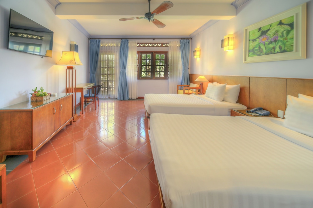 PREMIUM, TWIN BEDS, GARDEN VIEW