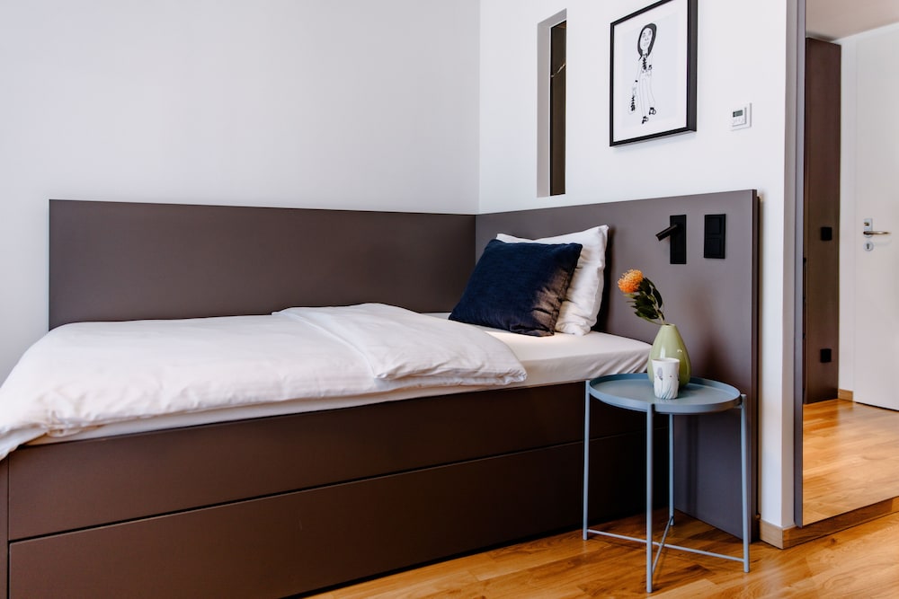 2 BEDROOMS, FAMILY