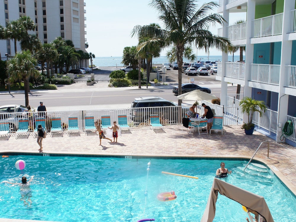 PELICAN POINTE SUITES 4/58