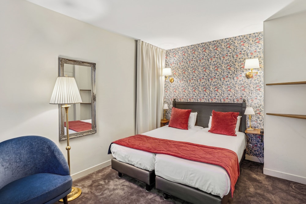 Hotel De Sevres 13/45
