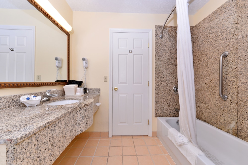 Tower Inn And Suites 30/30