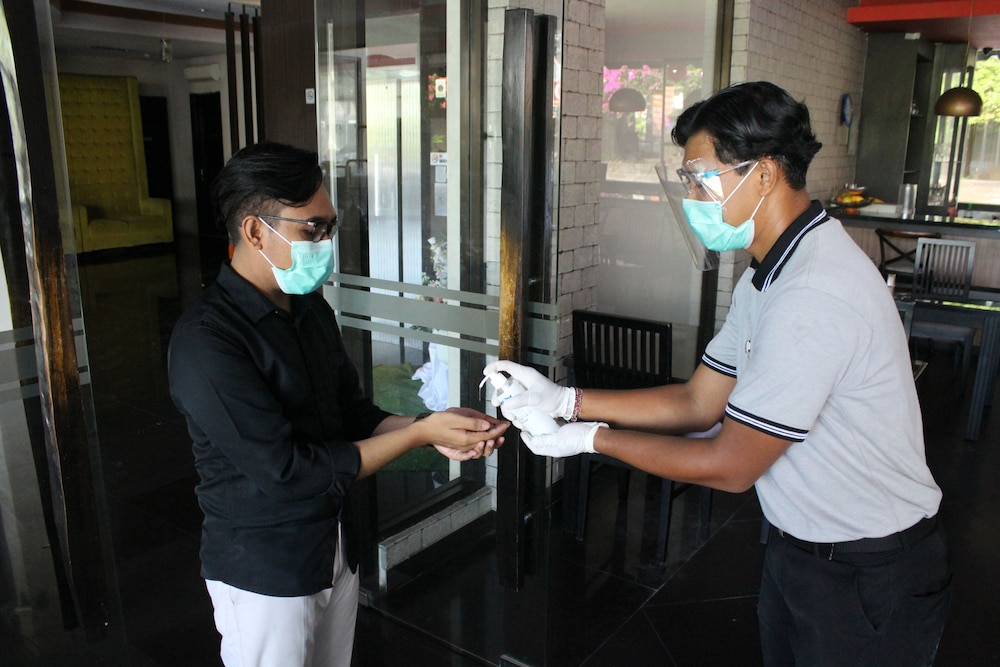 100 Sunset Hotel Kuta 8/66