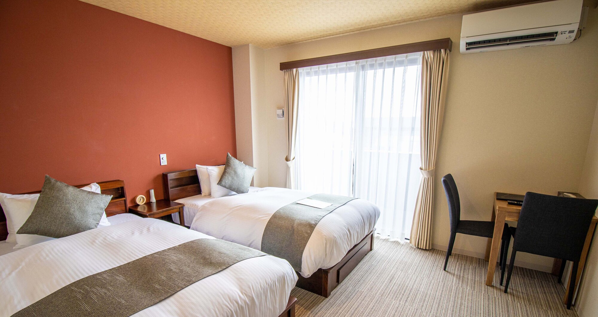 ROOM, TWIN BEDS, LARGE