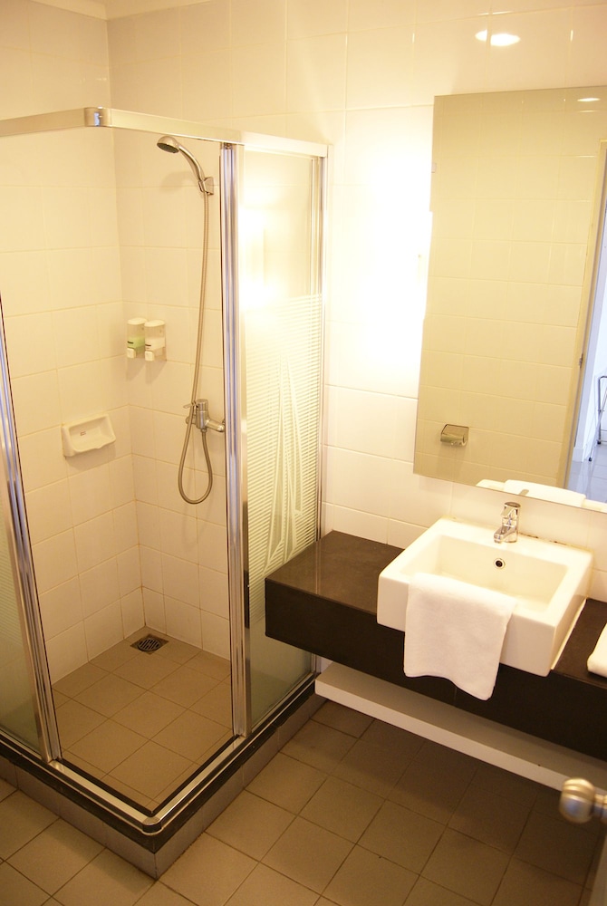 The Plaza Hotel Glodok 42/47